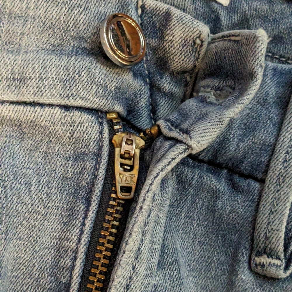 Good American Good Legs Cropped Chewed Hem Women's 15/33 - Picture 6 of 9